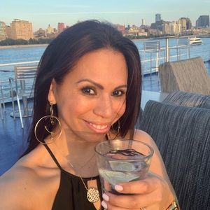 Meet your Posher, Carla